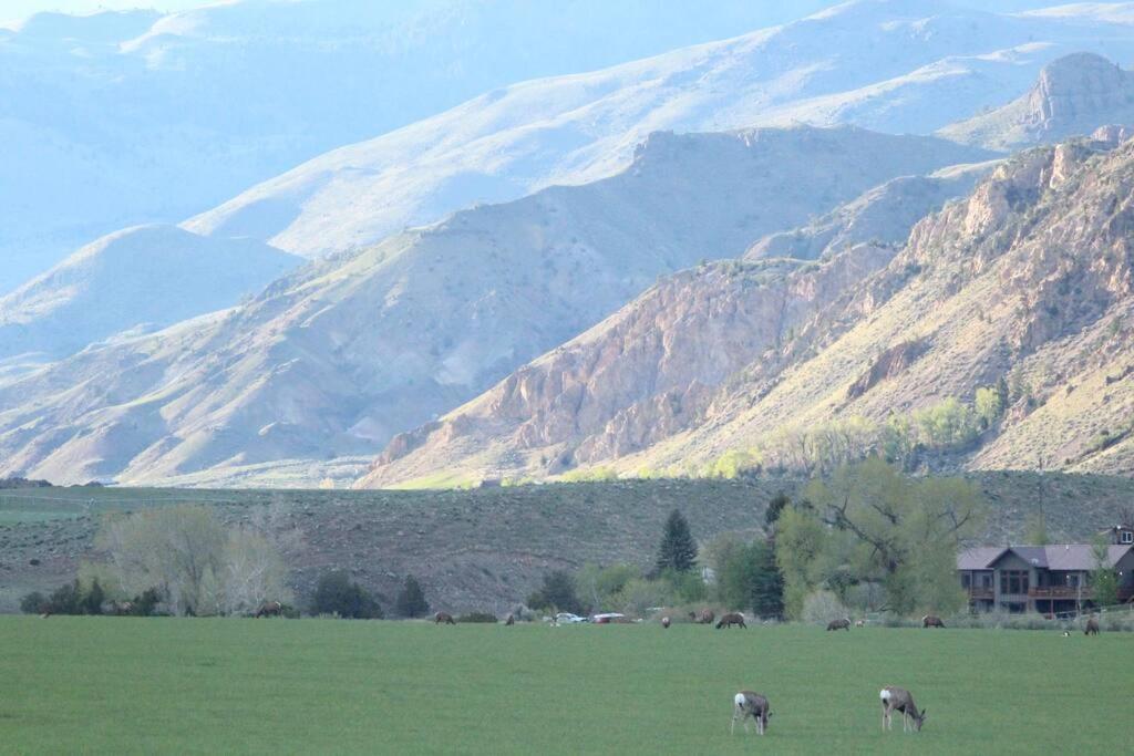 Bison Lodge - Lg Home - 2 Bedrooms - Less Than 5 Miles To Yellowstone North Entrance, Sleeps Up To 8 Гардінер Екстер'єр фото