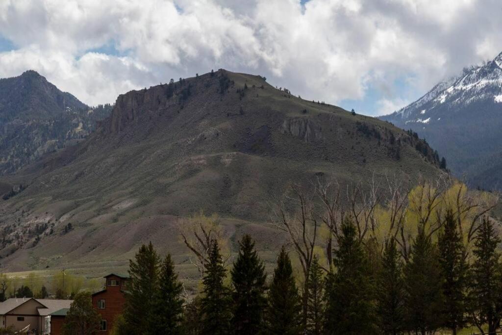 Bison Lodge - Lg Home - 2 Bedrooms - Less Than 5 Miles To Yellowstone North Entrance, Sleeps Up To 8 Гардінер Екстер'єр фото