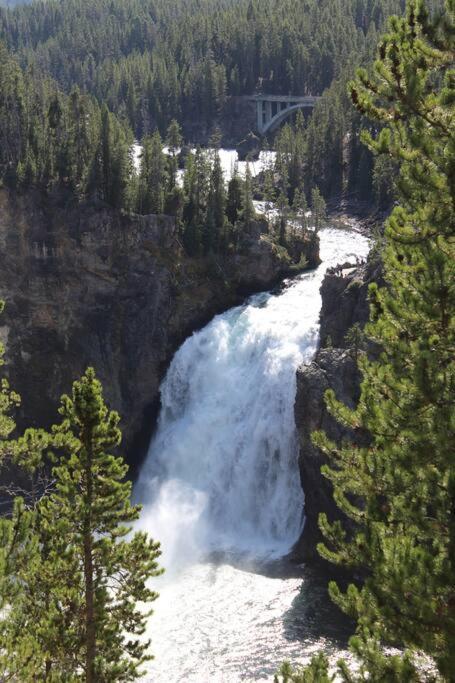 Bison Lodge - Lg Home - 2 Bedrooms - Less Than 5 Miles To Yellowstone North Entrance, Sleeps Up To 8 Гардінер Екстер'єр фото