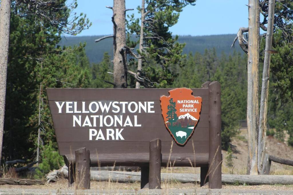 Bison Lodge - Lg Home - 2 Bedrooms - Less Than 5 Miles To Yellowstone North Entrance, Sleeps Up To 8 Гардінер Екстер'єр фото
