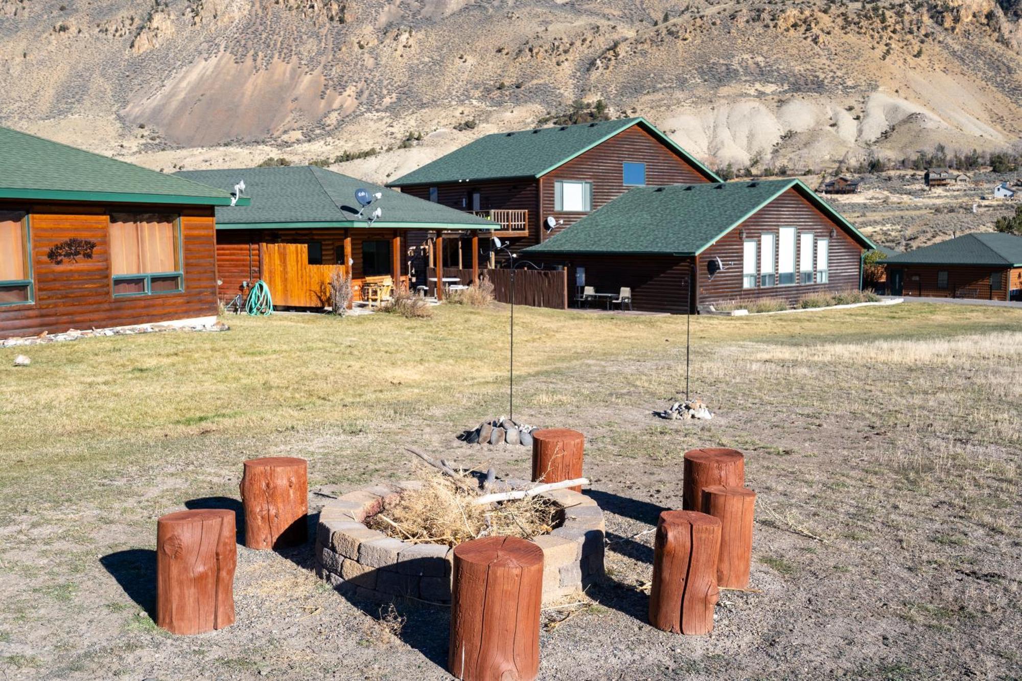 Bison Lodge - Lg Home - 2 Bedrooms - Less Than 5 Miles To Yellowstone North Entrance, Sleeps Up To 8 Гардінер Екстер'єр фото