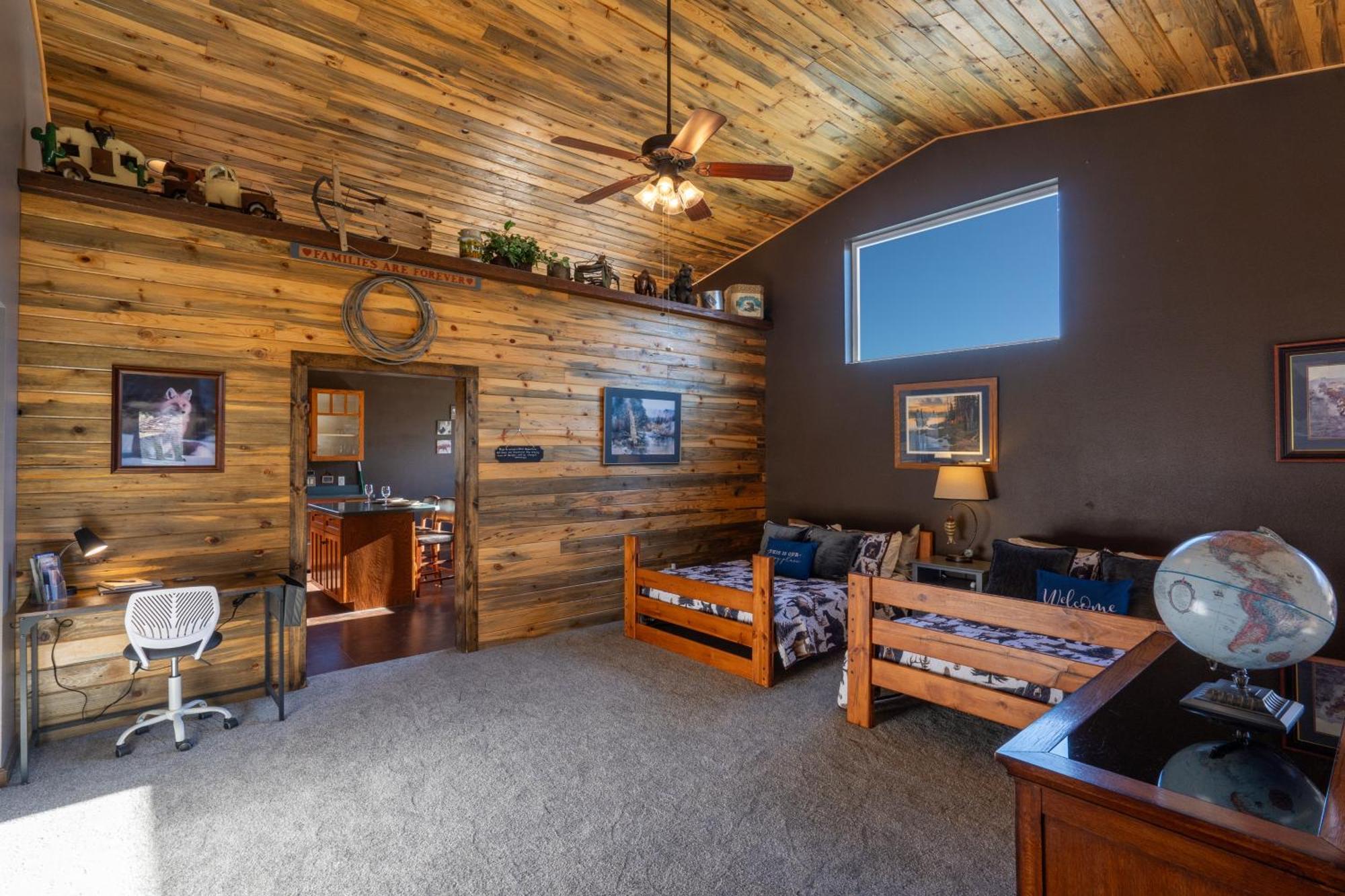 Bison Lodge - Lg Home - 2 Bedrooms - Less Than 5 Miles To Yellowstone North Entrance, Sleeps Up To 8 Гардінер Екстер'єр фото