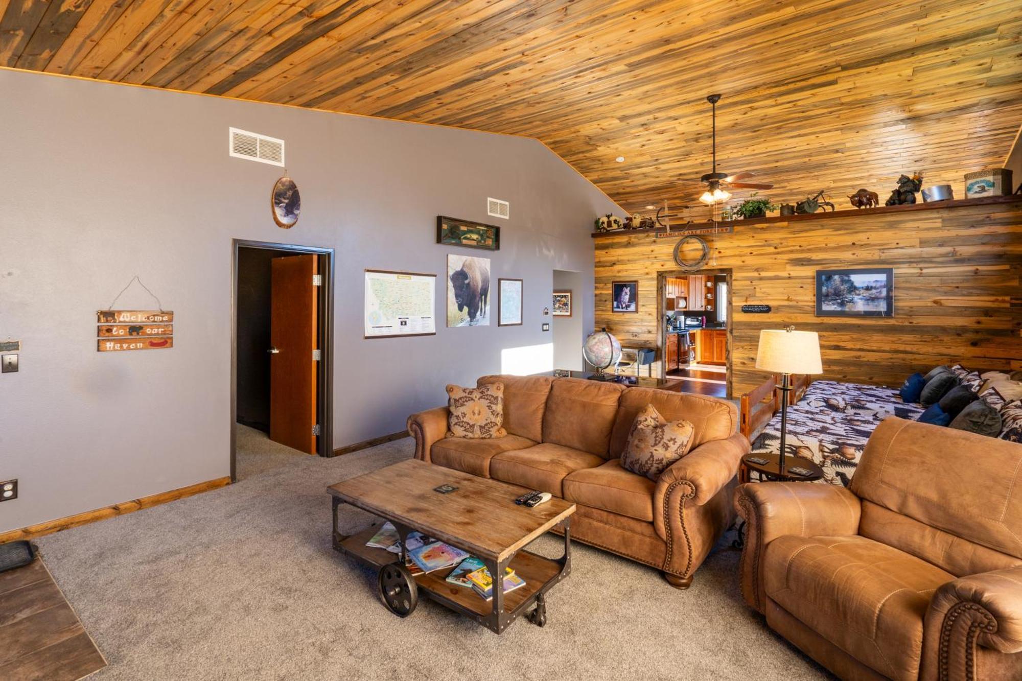 Bison Lodge - Lg Home - 2 Bedrooms - Less Than 5 Miles To Yellowstone North Entrance, Sleeps Up To 8 Гардінер Екстер'єр фото