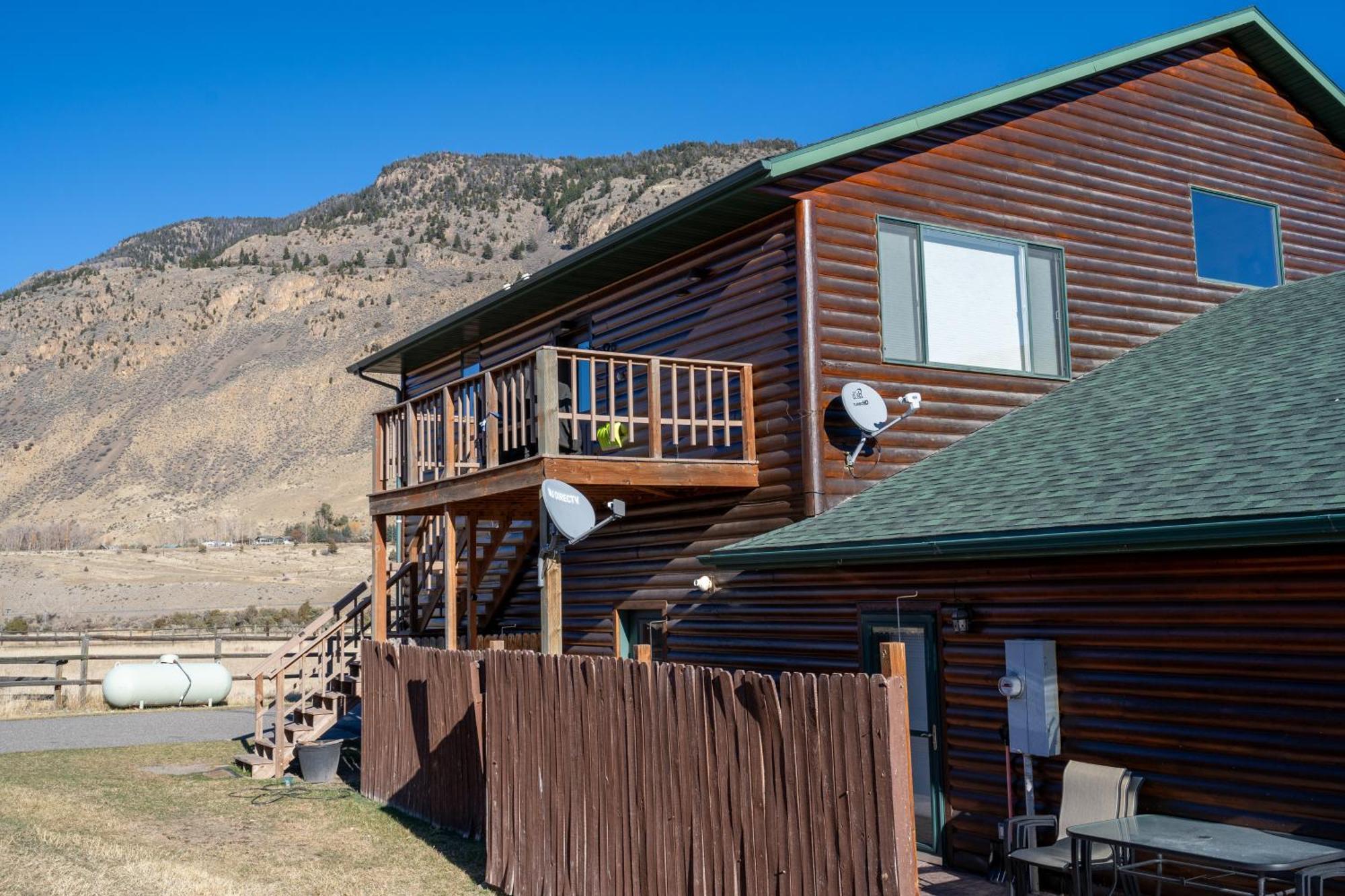 Bison Lodge - Lg Home - 2 Bedrooms - Less Than 5 Miles To Yellowstone North Entrance, Sleeps Up To 8 Гардінер Екстер'єр фото