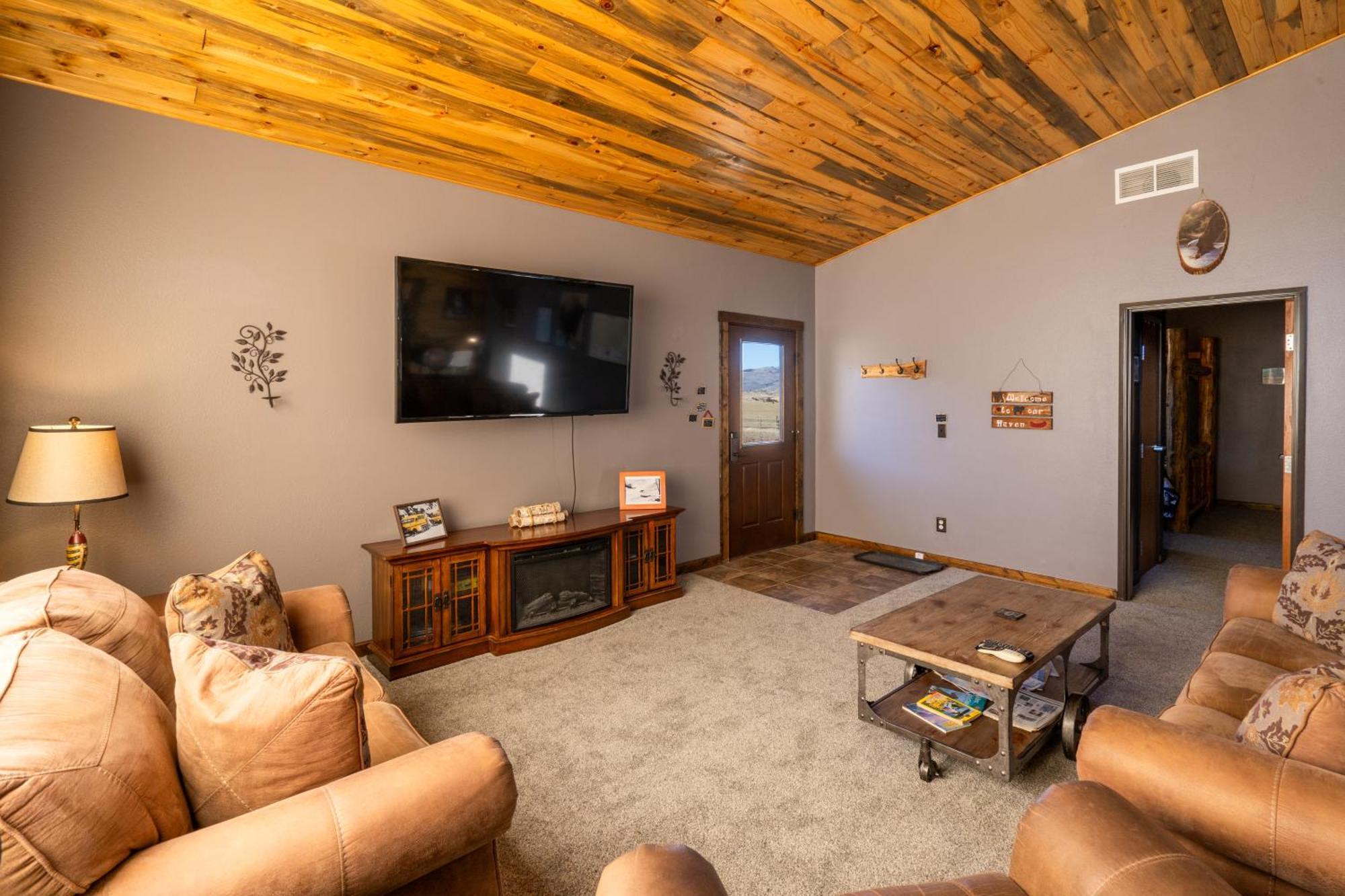 Bison Lodge - Lg Home - 2 Bedrooms - Less Than 5 Miles To Yellowstone North Entrance, Sleeps Up To 8 Гардінер Екстер'єр фото