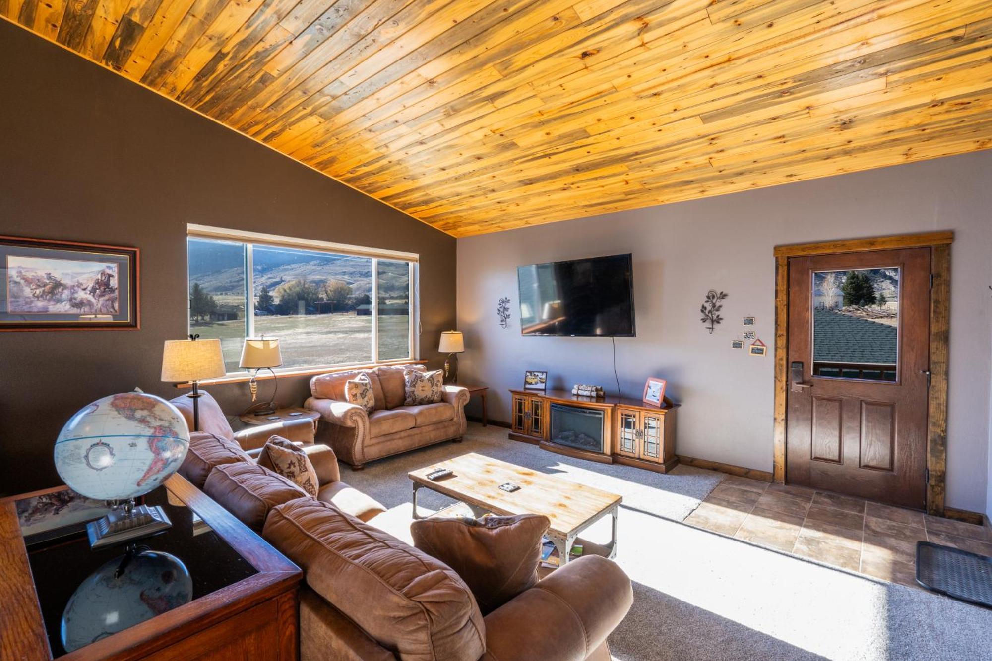 Bison Lodge - Lg Home - 2 Bedrooms - Less Than 5 Miles To Yellowstone North Entrance, Sleeps Up To 8 Гардінер Екстер'єр фото