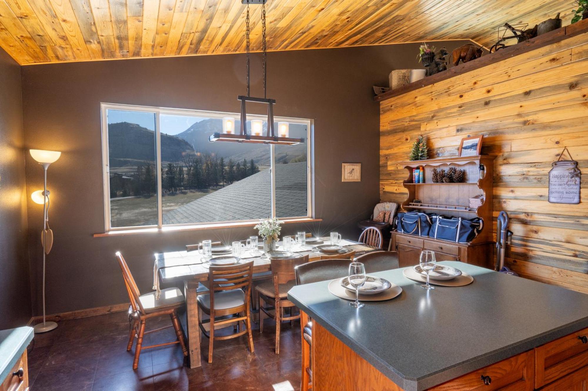 Bison Lodge - Lg Home - 2 Bedrooms - Less Than 5 Miles To Yellowstone North Entrance, Sleeps Up To 8 Гардінер Екстер'єр фото