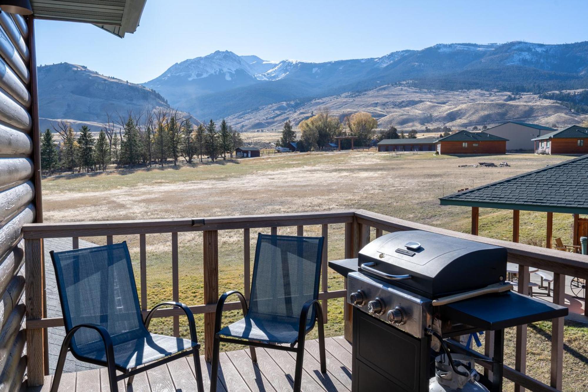 Bison Lodge - Lg Home - 2 Bedrooms - Less Than 5 Miles To Yellowstone North Entrance, Sleeps Up To 8 Гардінер Екстер'єр фото
