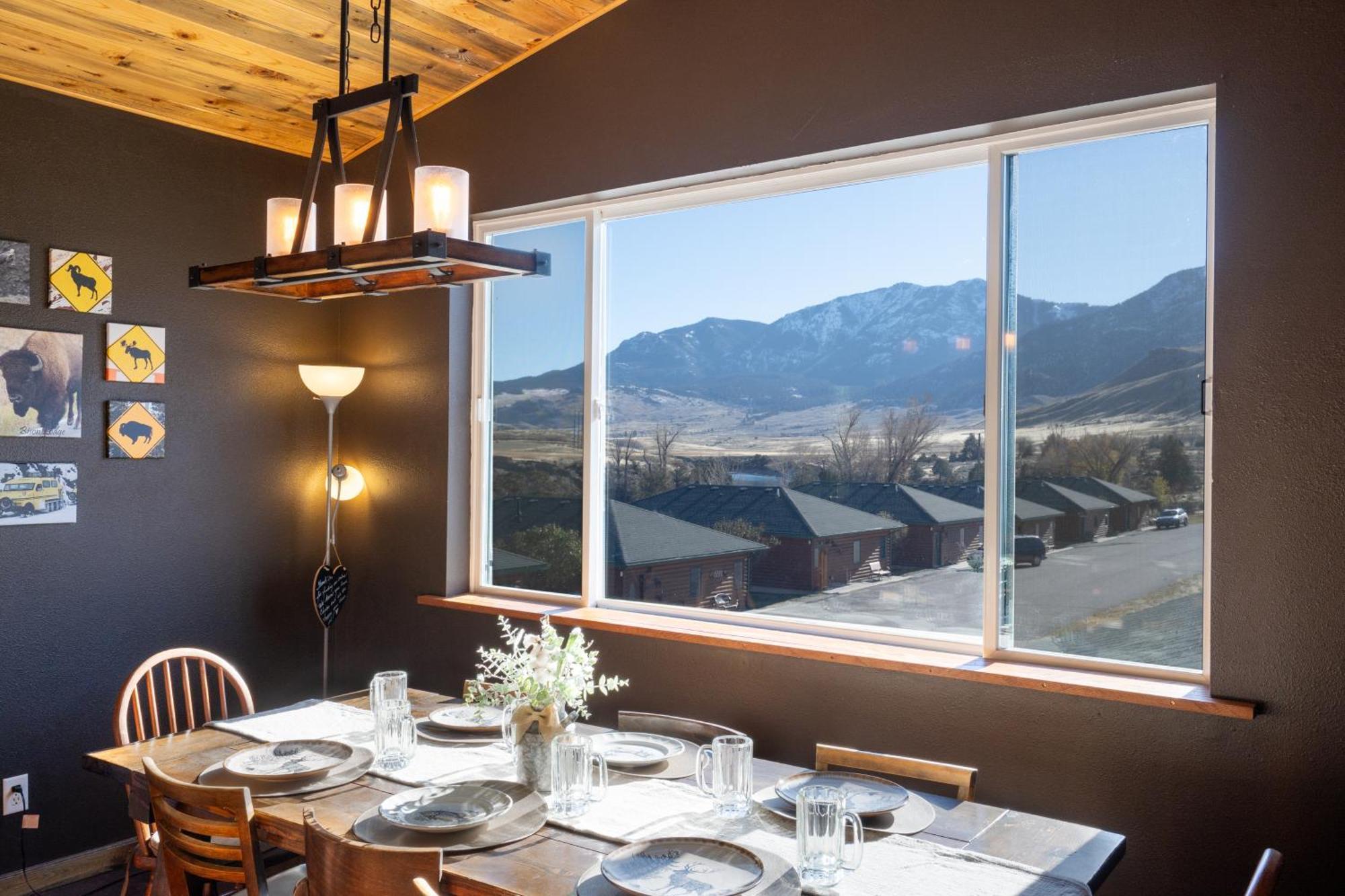 Bison Lodge - Lg Home - 2 Bedrooms - Less Than 5 Miles To Yellowstone North Entrance, Sleeps Up To 8 Гардінер Екстер'єр фото