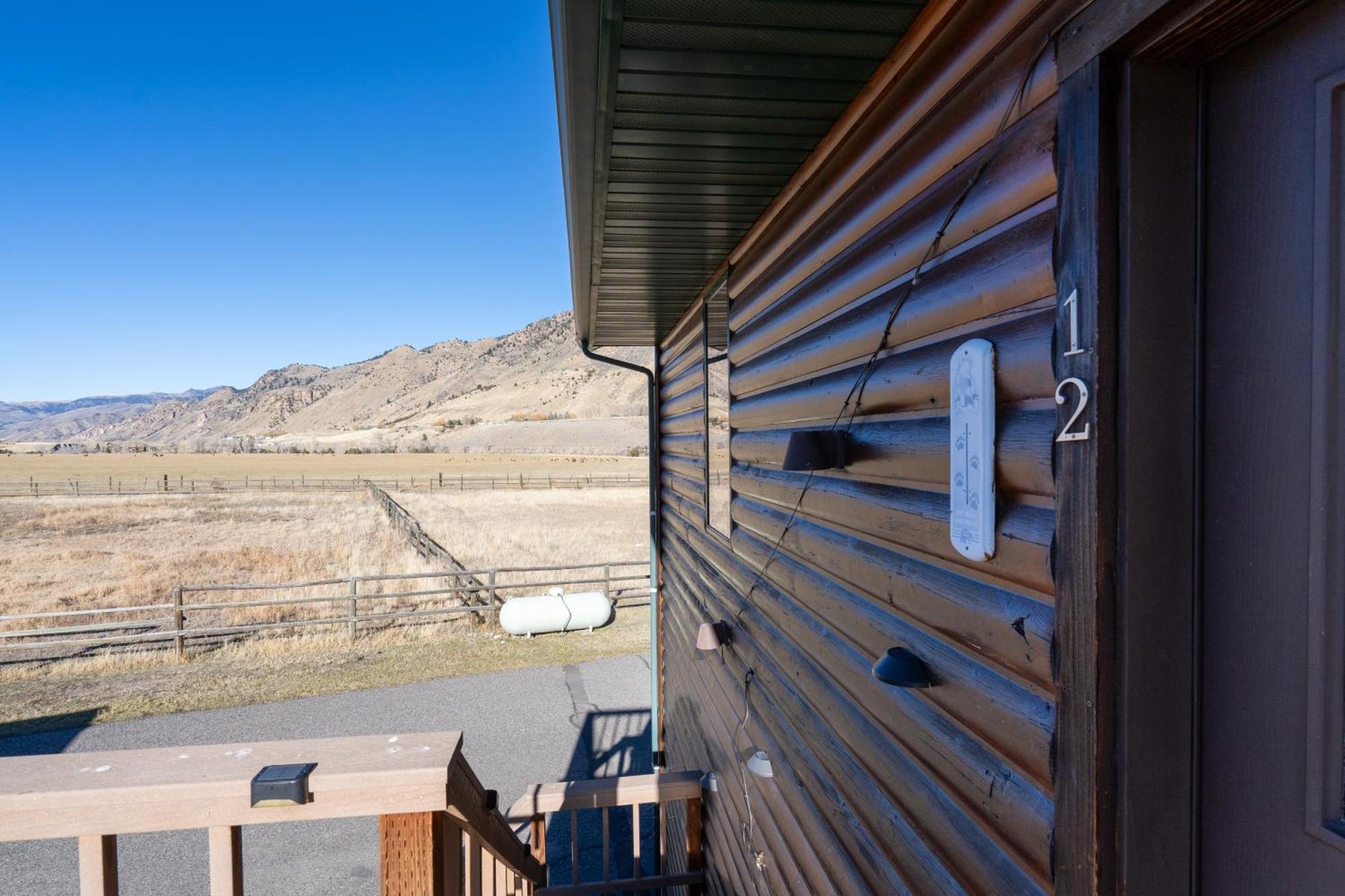 Bison Lodge - Lg Home - 2 Bedrooms - Less Than 5 Miles To Yellowstone North Entrance, Sleeps Up To 8 Гардінер Екстер'єр фото