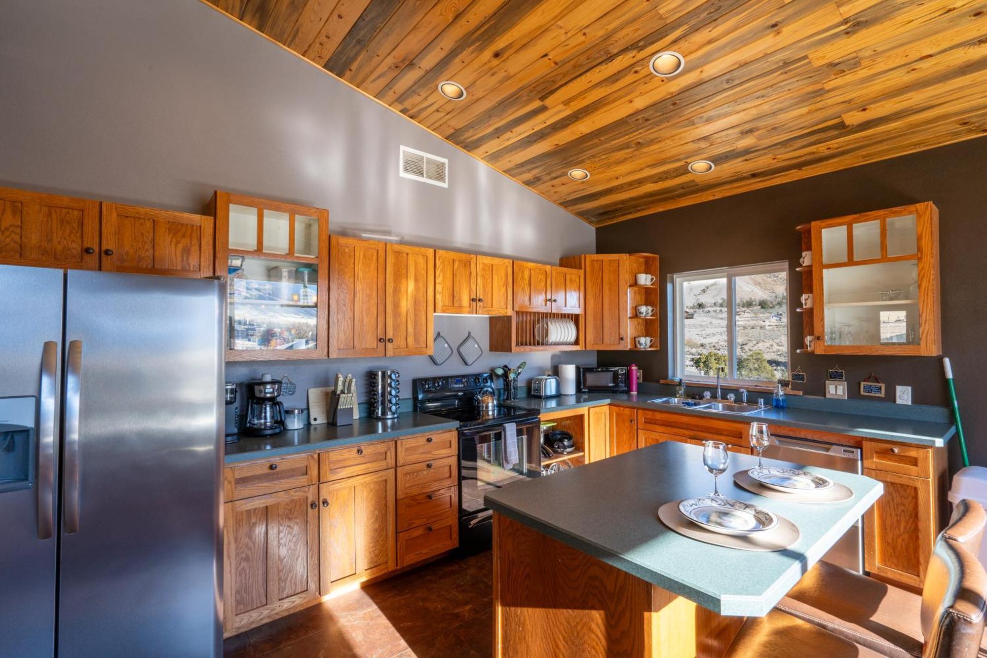 Bison Lodge - Lg Home - 2 Bedrooms - Less Than 5 Miles To Yellowstone North Entrance, Sleeps Up To 8 Гардінер Екстер'єр фото