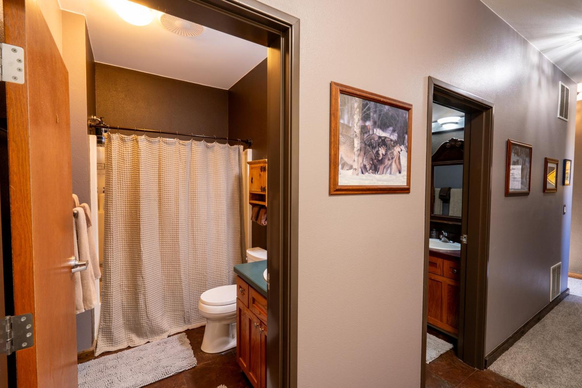 Bison Lodge - Lg Home - 2 Bedrooms - Less Than 5 Miles To Yellowstone North Entrance, Sleeps Up To 8 Гардінер Екстер'єр фото