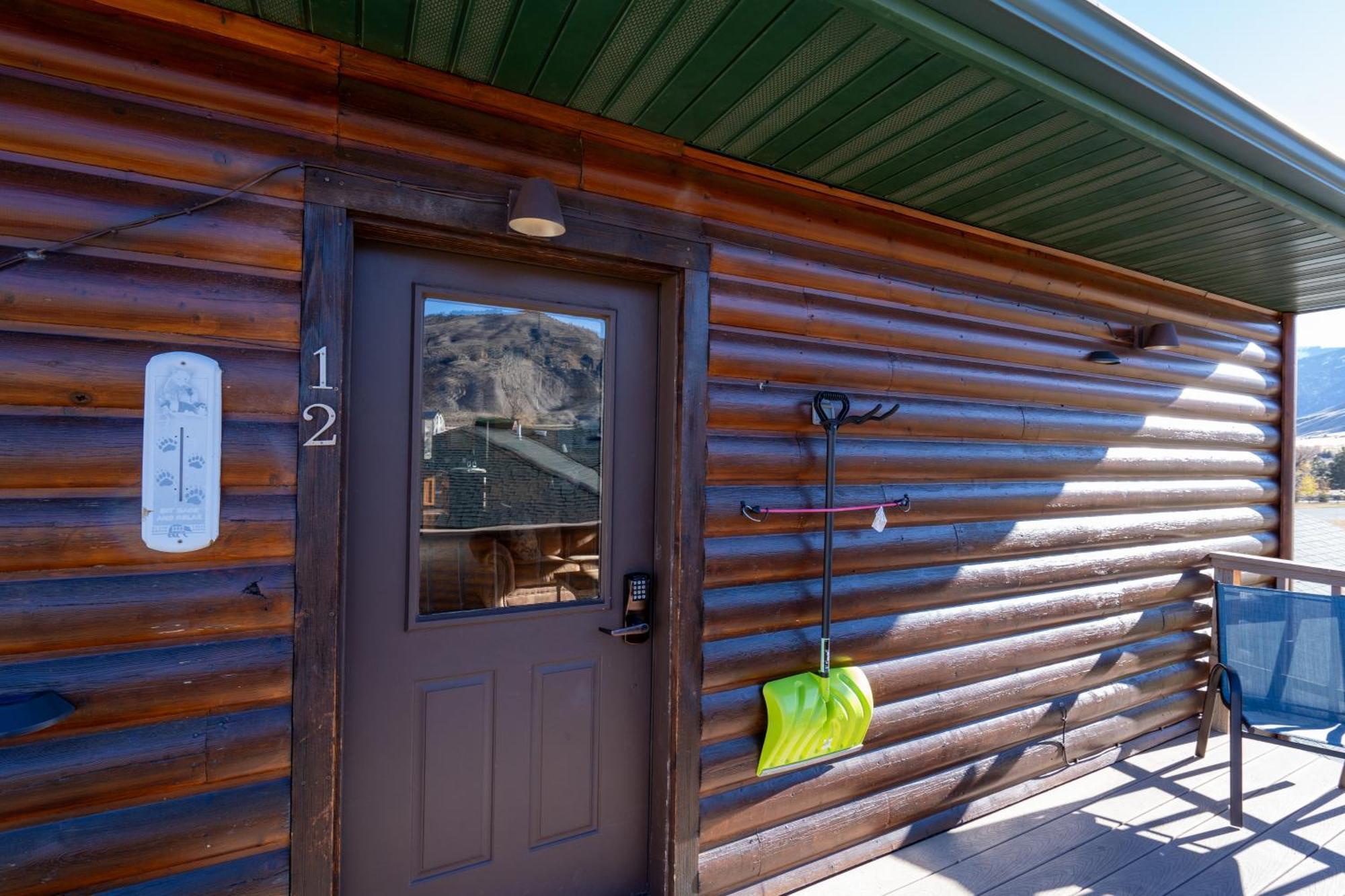 Bison Lodge - Lg Home - 2 Bedrooms - Less Than 5 Miles To Yellowstone North Entrance, Sleeps Up To 8 Гардінер Екстер'єр фото