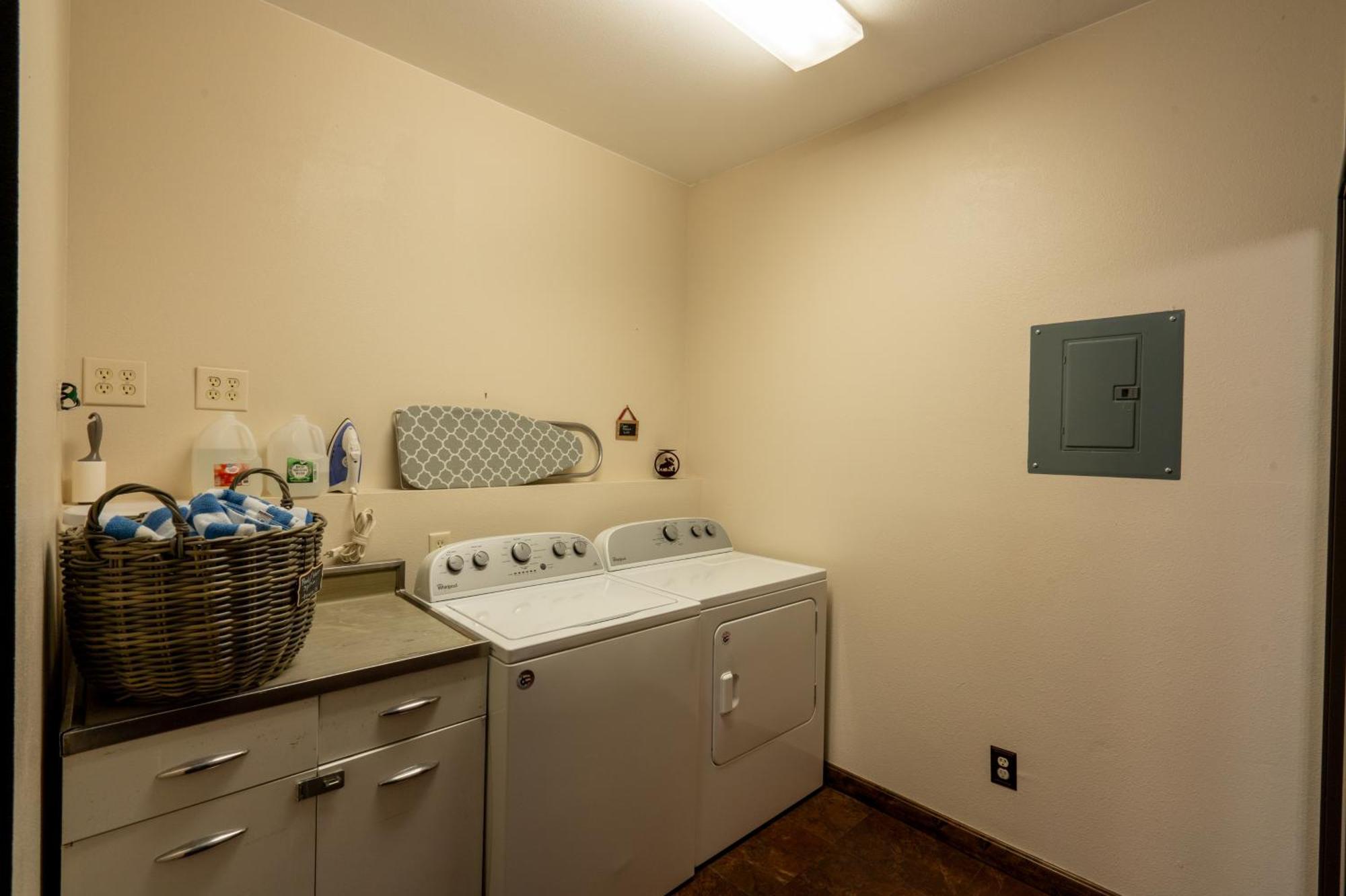 Bison Lodge - Lg Home - 2 Bedrooms - Less Than 5 Miles To Yellowstone North Entrance, Sleeps Up To 8 Гардінер Екстер'єр фото