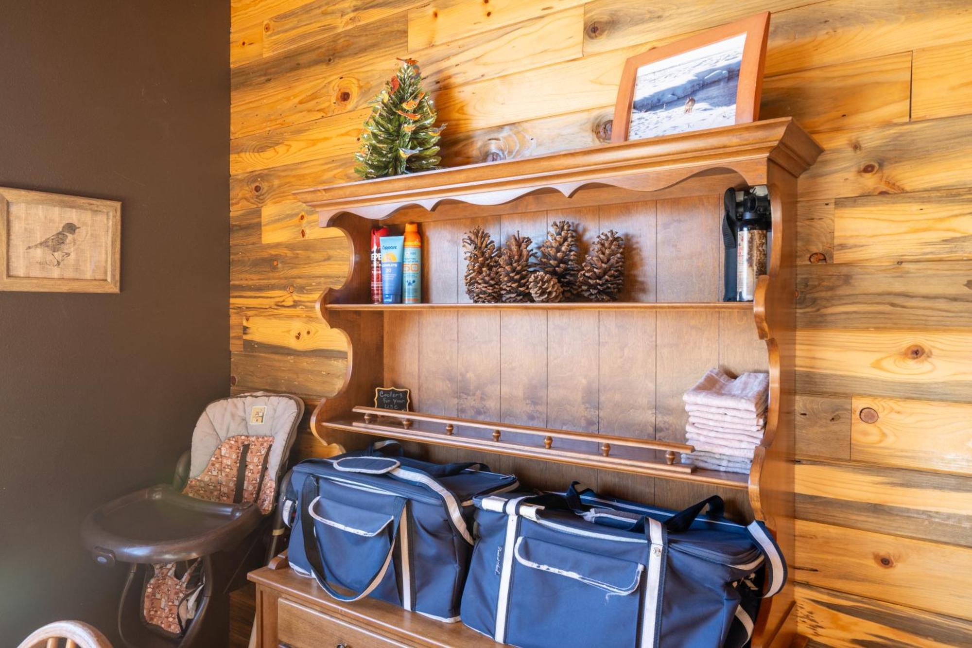 Bison Lodge - Lg Home - 2 Bedrooms - Less Than 5 Miles To Yellowstone North Entrance, Sleeps Up To 8 Гардінер Екстер'єр фото