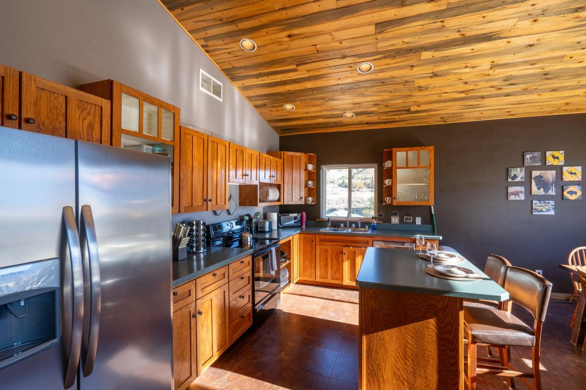 Bison Lodge - Lg Home - 2 Bedrooms - Less Than 5 Miles To Yellowstone North Entrance, Sleeps Up To 8 Гардінер Екстер'єр фото